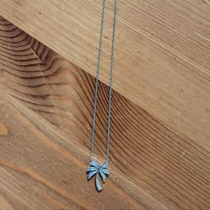 Women's diamond palm tree pendant necklace. EUC. 1/4 carat Diamond.